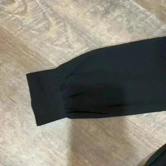 Banana Republic Chiffon Pleated Blouse - Picture 4 of 8